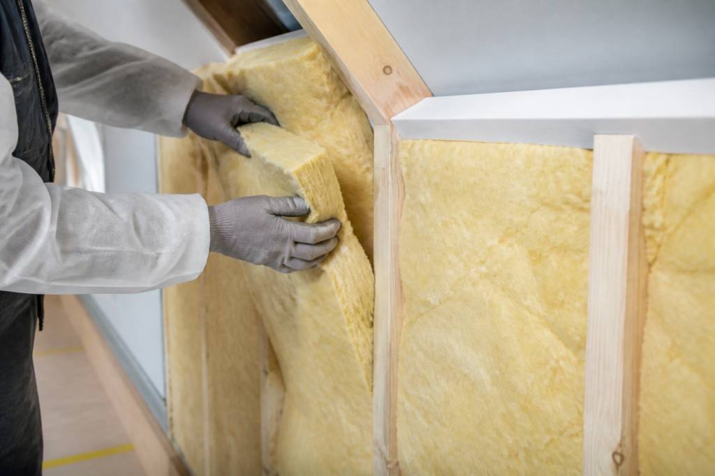 Conductivite thermique laine de verre : quelles performances pour l’isolation de votre logement